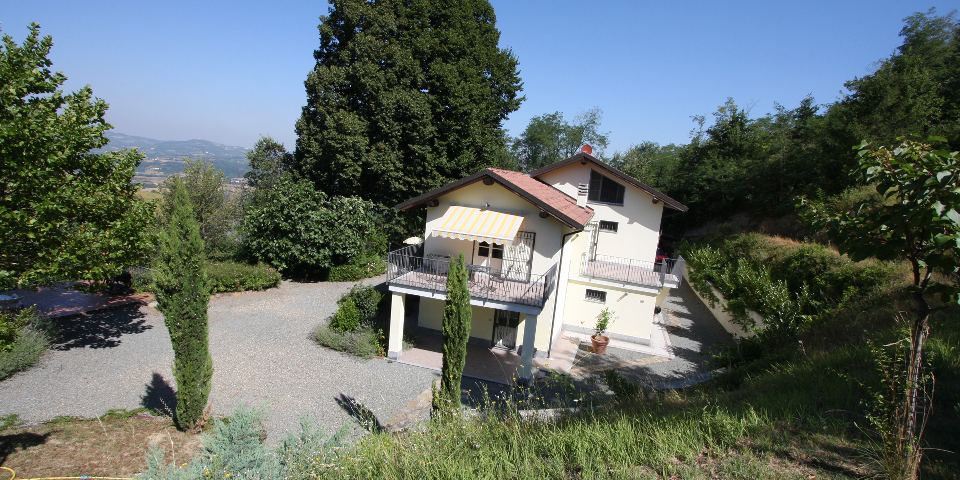 
			The house and its courtyard seen from above 
			